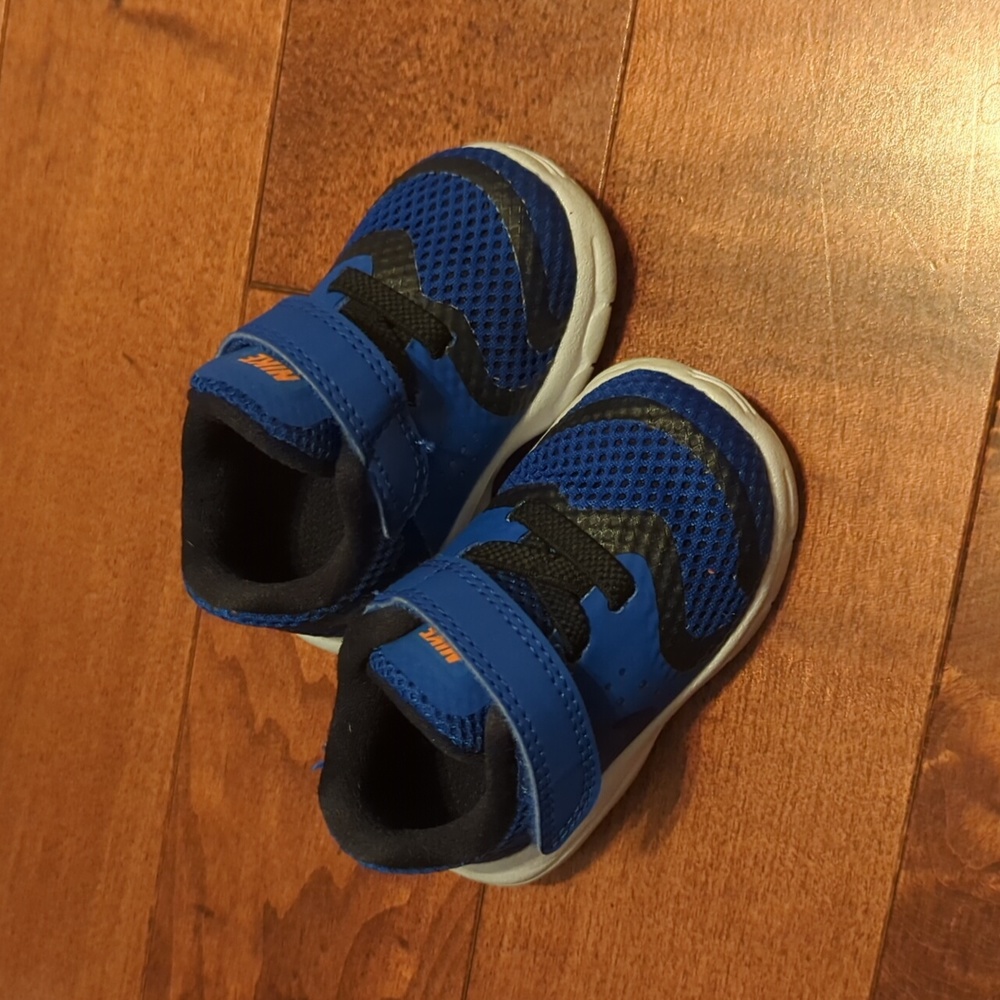 Baby Boys 2c Nike shoes